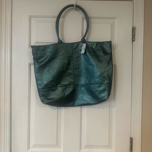 Saks Fifth Avenue large Tote type bag Jade Green with small pocket New with Tag
